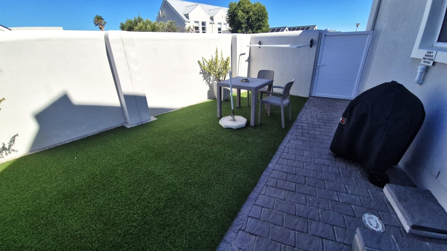 To Let 1 Bedroom Property for Rent in Westcliff Western Cape